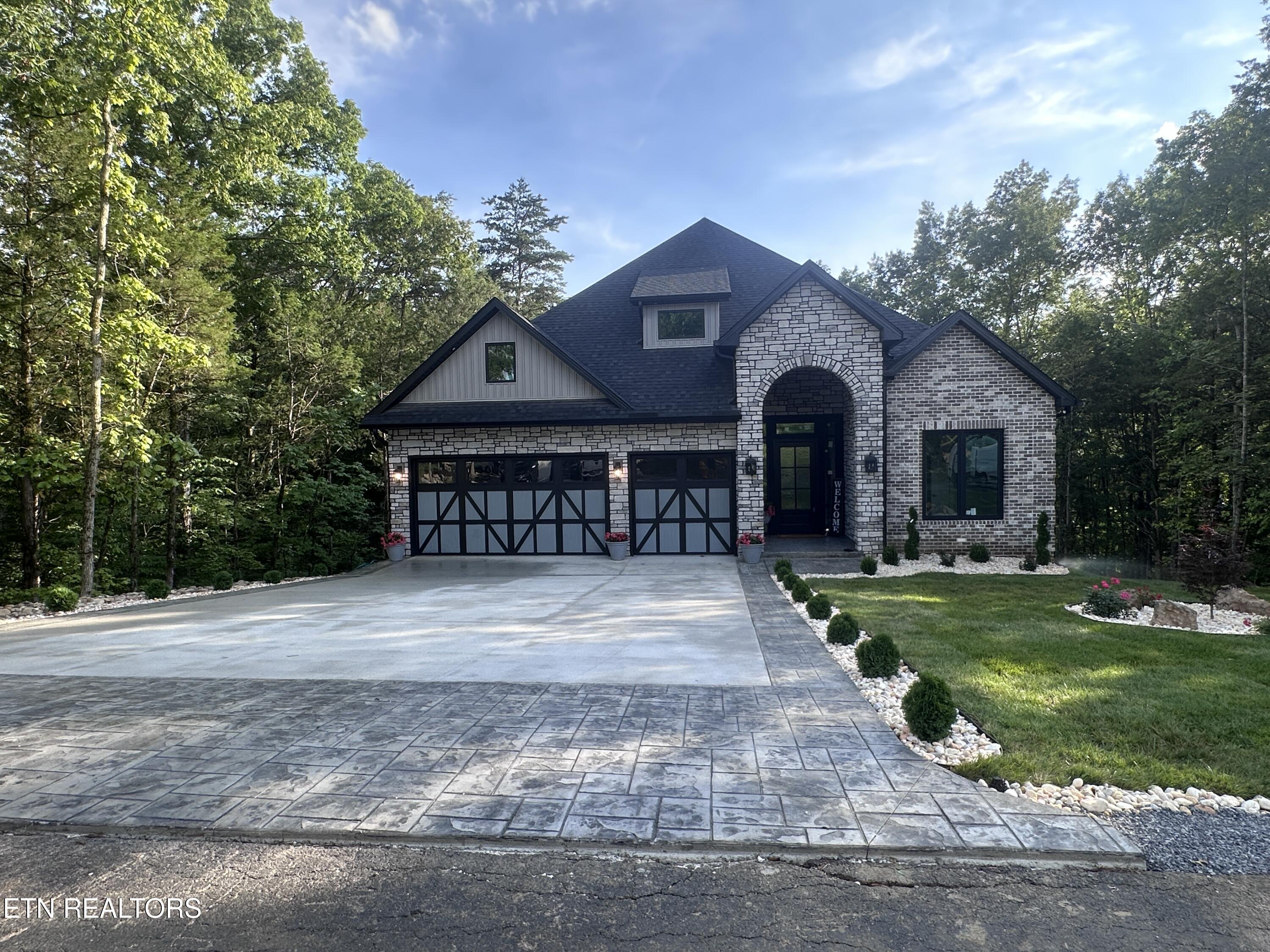 104 Noya Lane