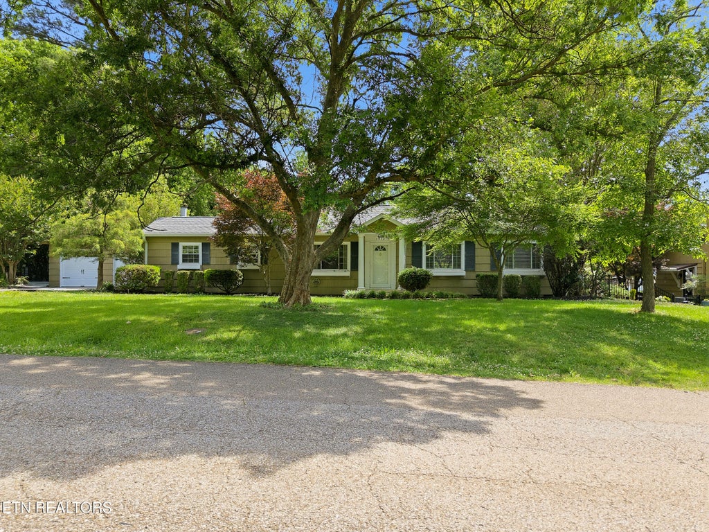 Photo of 1312 Bradford Lane, Knoxville, TN 37919 (MLS # 1342673)