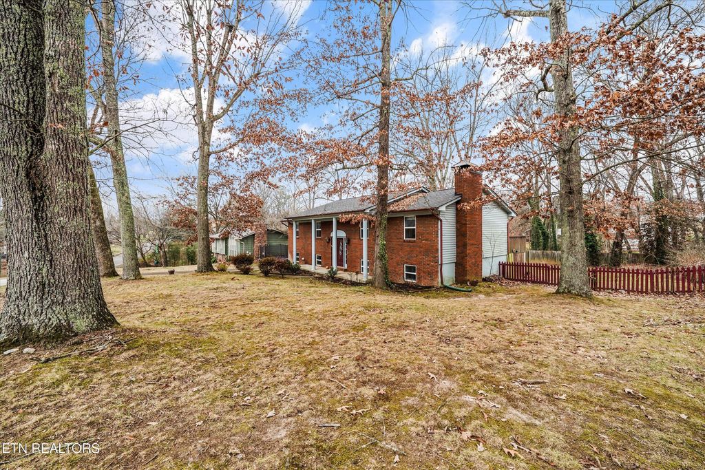 Photo of 1021 Lovell View Drive, Knoxville, TN 37932 (MLS # 1325809)