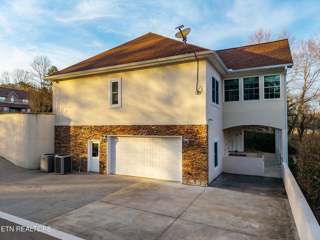 Photo of 210 Indian Shadows Drive, Maryville, TN 37801 (MLS # 1331633)