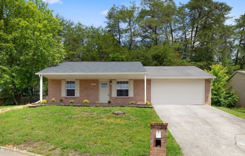 Photo of 7545 Lyle Bend Lane, Knoxville, TN 37918 (MLS # 1342652)