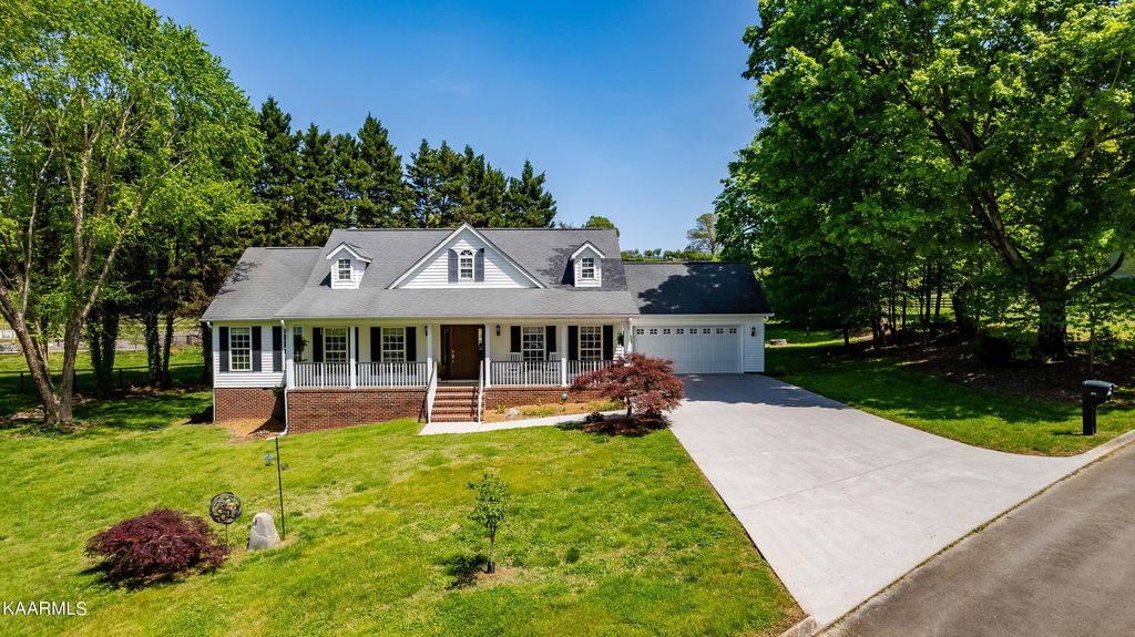 Photo of 4703 Colonial Harbor Drive, Louisville, TN 37777 (MLS # 1224512)