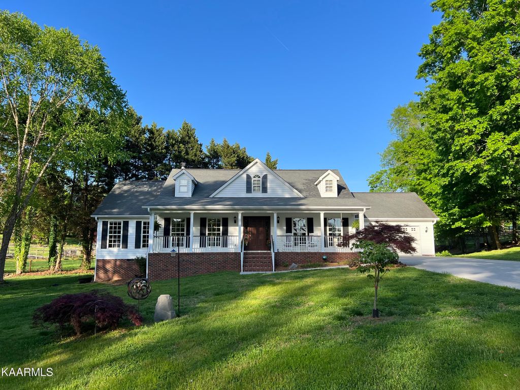 Photo of 4703 Colonial Harbor Drive, Louisville, TN 37777 (MLS # 1224512)