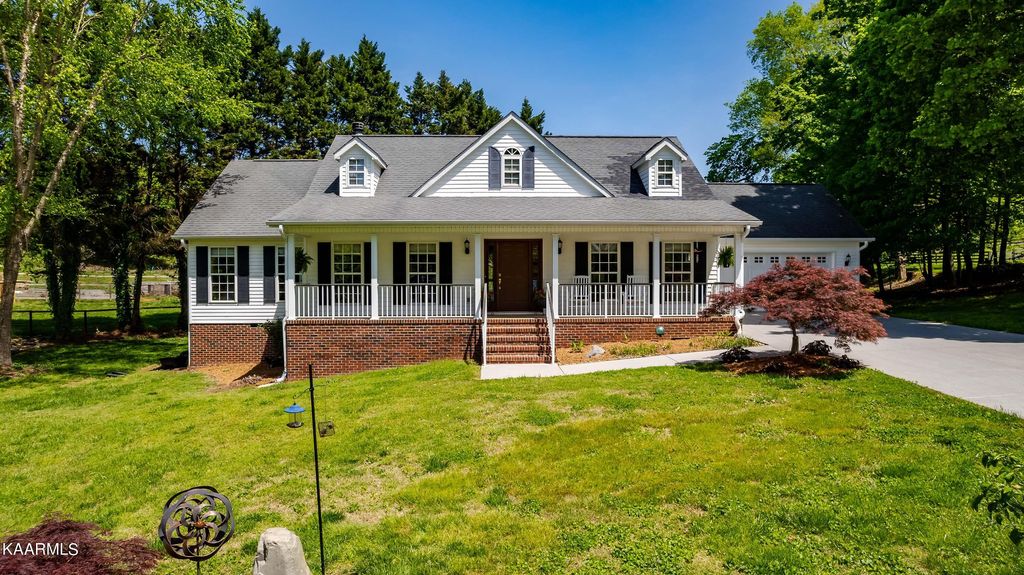 Photo of 4703 Colonial Harbor Drive, Louisville, TN 37777 (MLS # 1224512)