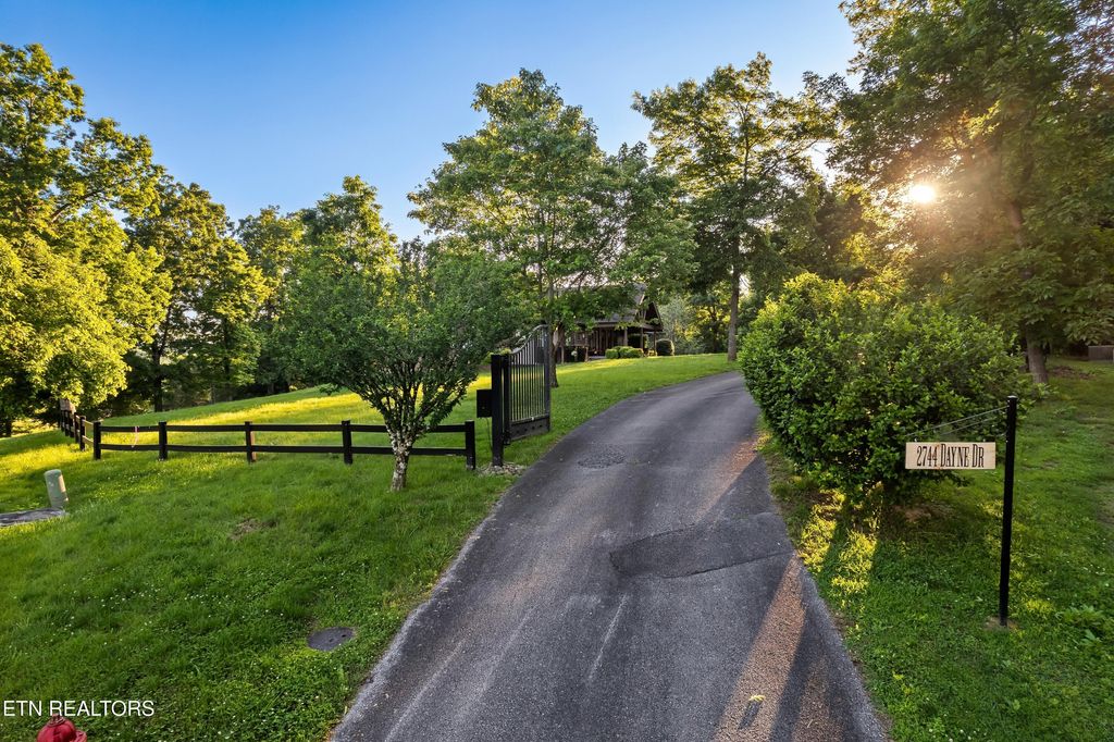 Photo of 2744 Dayne Drive, Sevierville, TN 37876 (MLS # 1338496)