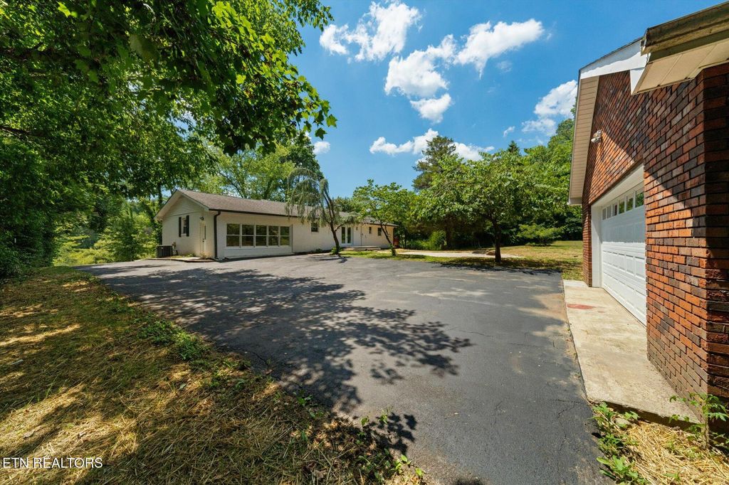 Photo of 8534 Heiskell Rd, Powell, TN 37849 (MLS # 1307895)