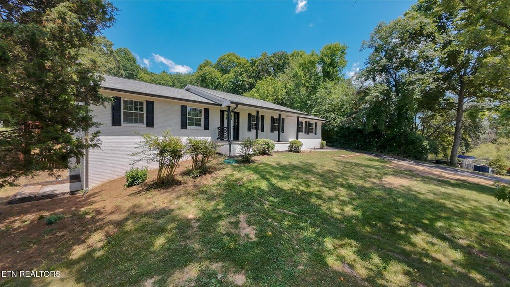 Photo of 8534 Heiskell Rd, Powell, TN 37849 (MLS # 1307895)