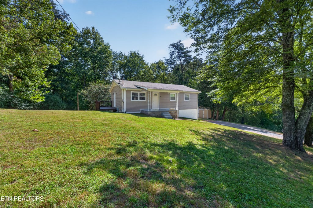 Photo of 134 Pine Ridge LN, Heiskell, TN 37754 (MLS # 1355271)