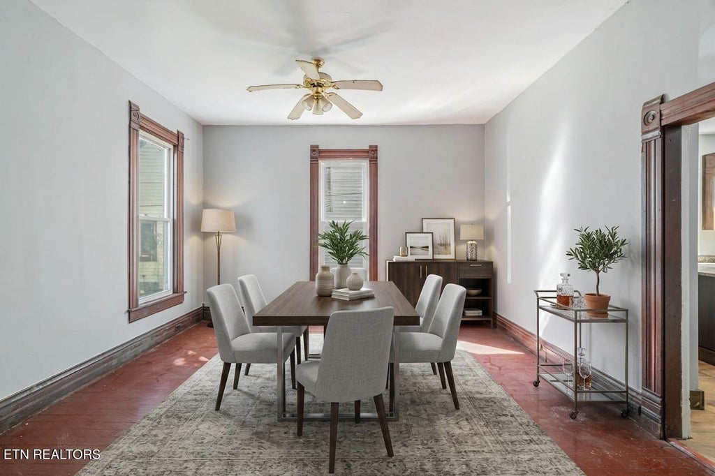 Photo of 419 W Rockwood St, Rockwood, TN 37854 (MLS # 1342989)