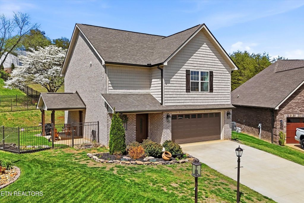 Photo of 2327 Torrey Pines Drive, Maryville, TN 37801 (MLS # 1335412)