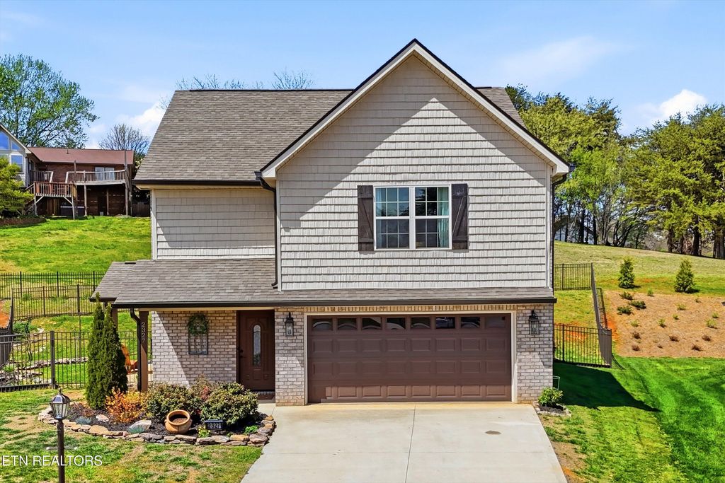 Photo of 2327 Torrey Pines Drive, Maryville, TN 37801 (MLS # 1335412)