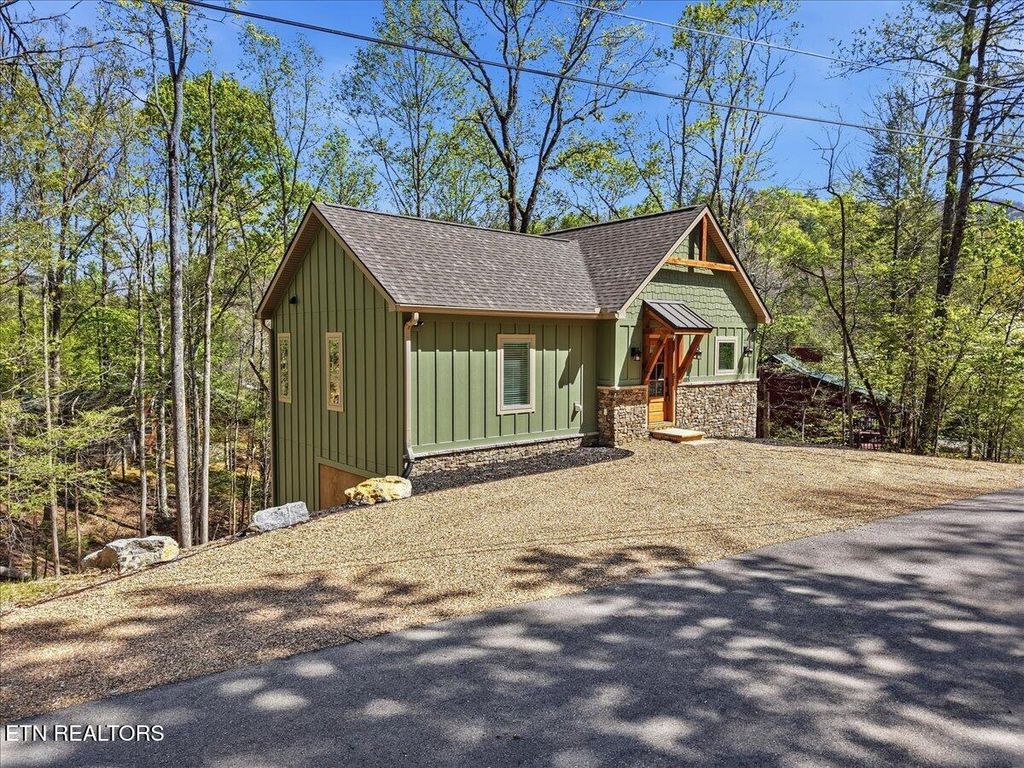 Photo of 405 Laurel Trace Rd, Townsend, TN 37882 (MLS # 1323141)