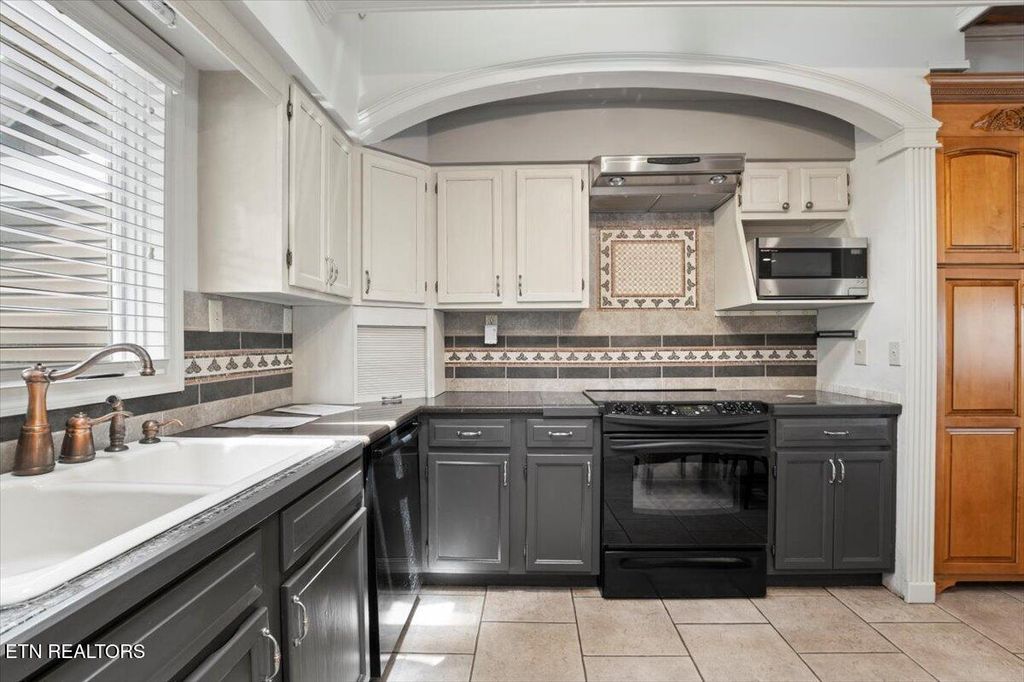 Photo of 700 Shanghai Landing Lane #11, LaFollette, TN 37766 (MLS # 1332749)