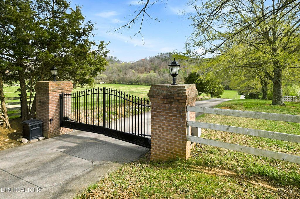 Photo of 2740 Mccammon Rd, Rockford, TN 37853 (MLS # 1333375)