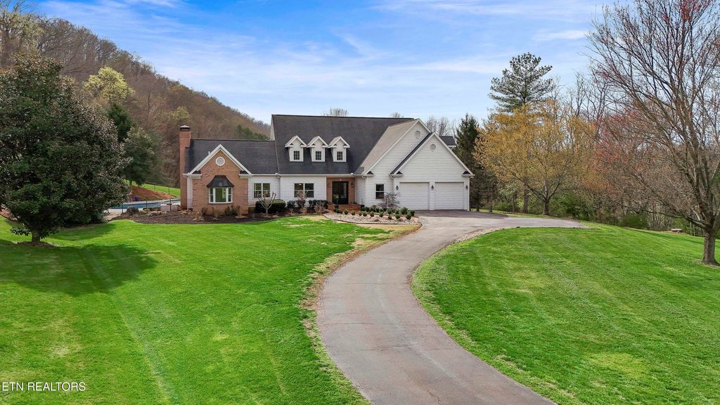 Photo of 2740 Mccammon Rd, Rockford, TN 37853 (MLS # 1333375)