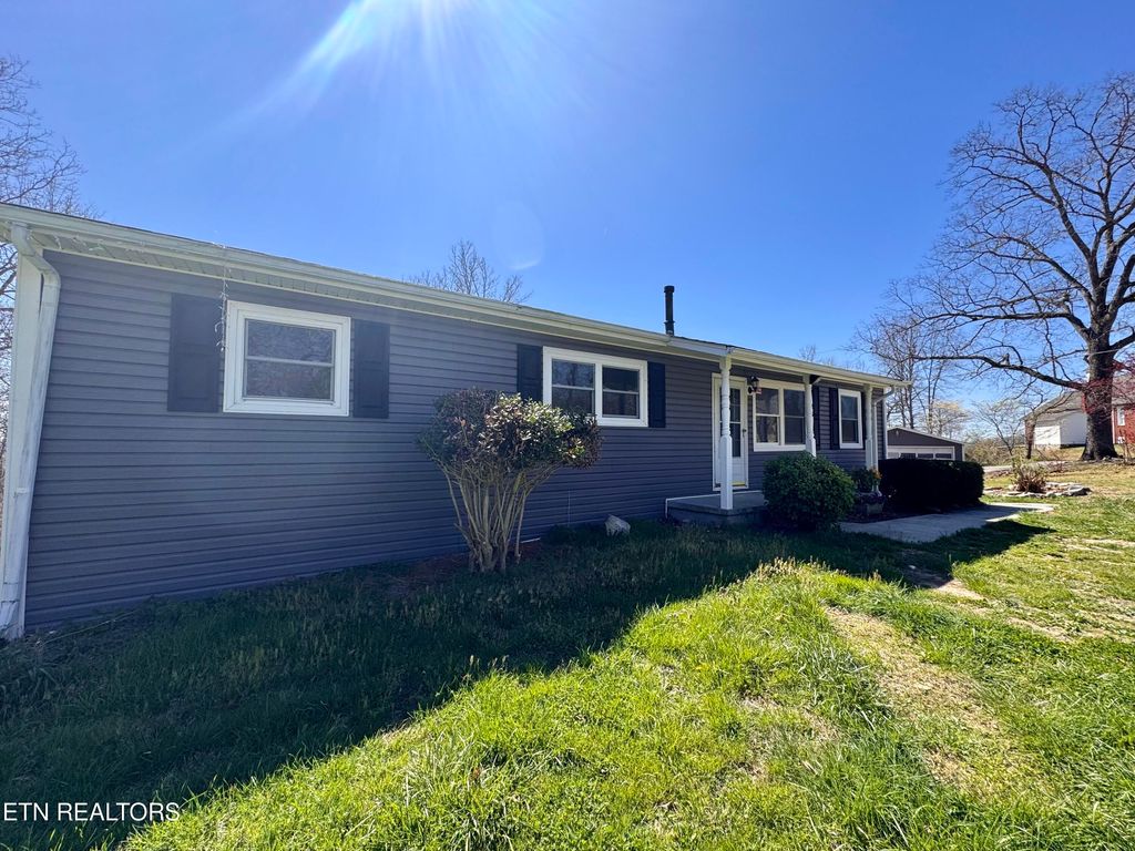 Photo of 138 S Gaylor Rd, LaFollette, TN 37766 (MLS # 1334543)