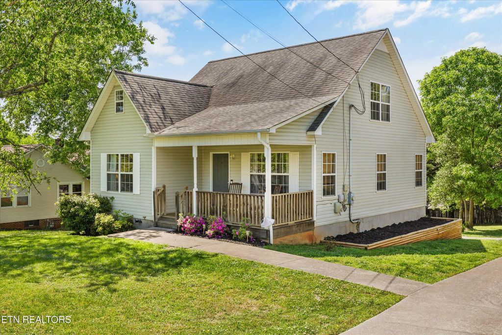 Photo of 501 S Ruth St, Maryville, TN 37803 (MLS # 1337899)