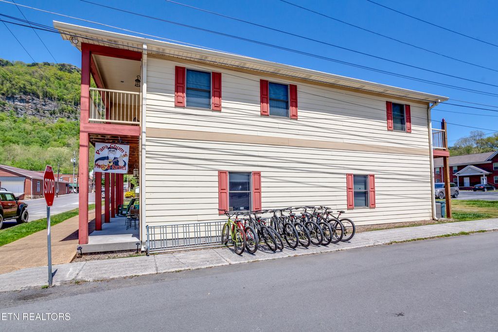 Photo of 704 Brooklyn St #4, Cumberland Gap, TN 37724 (MLS # 1334794)