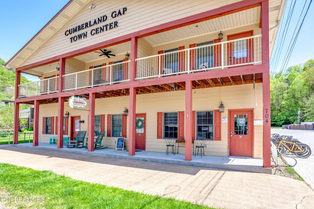 Photo of 704 Brooklyn St #4, Cumberland Gap, TN 37724 (MLS # 1334794)