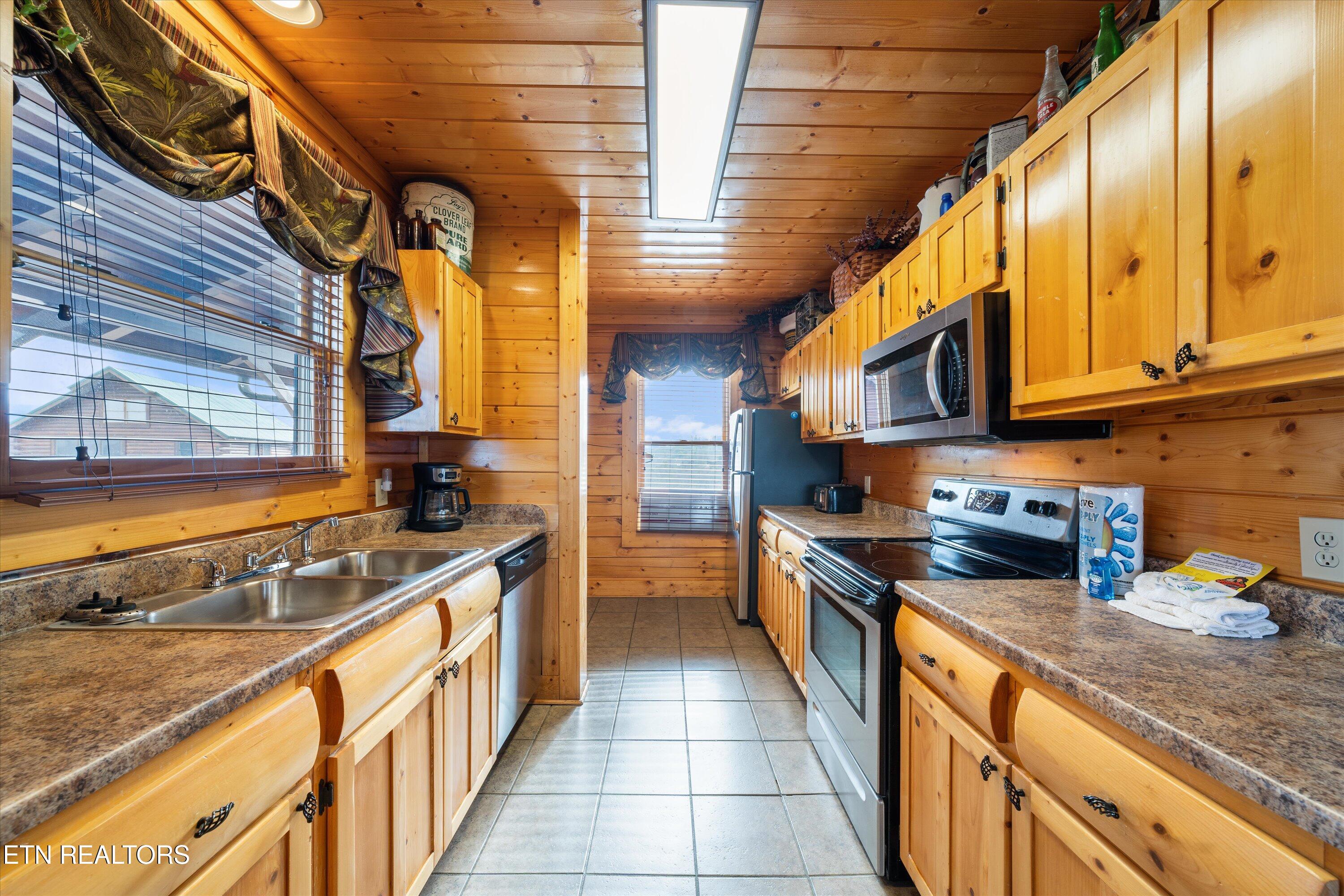 2835 White Oak Ridge Lane