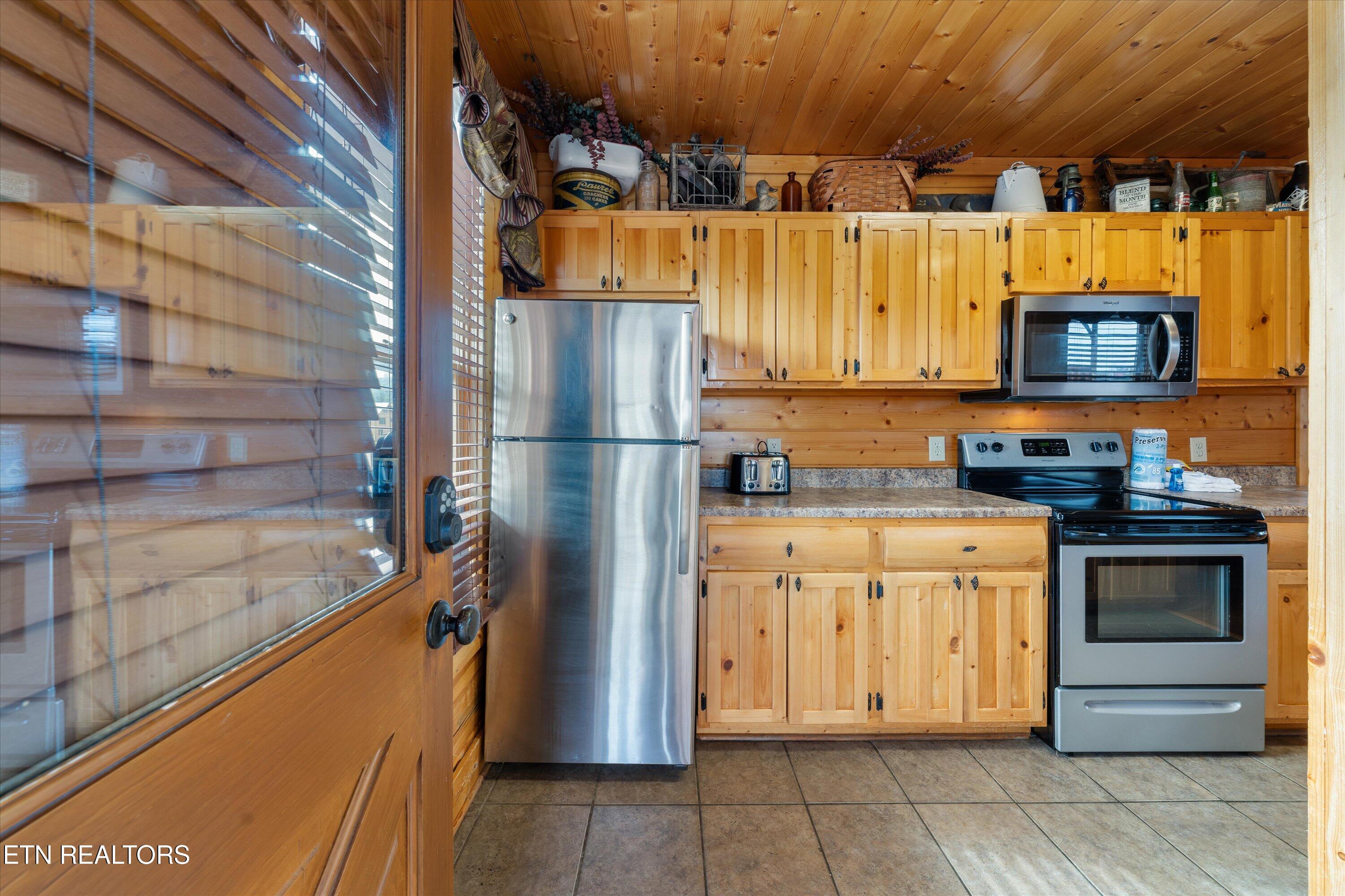2835 White Oak Ridge Lane