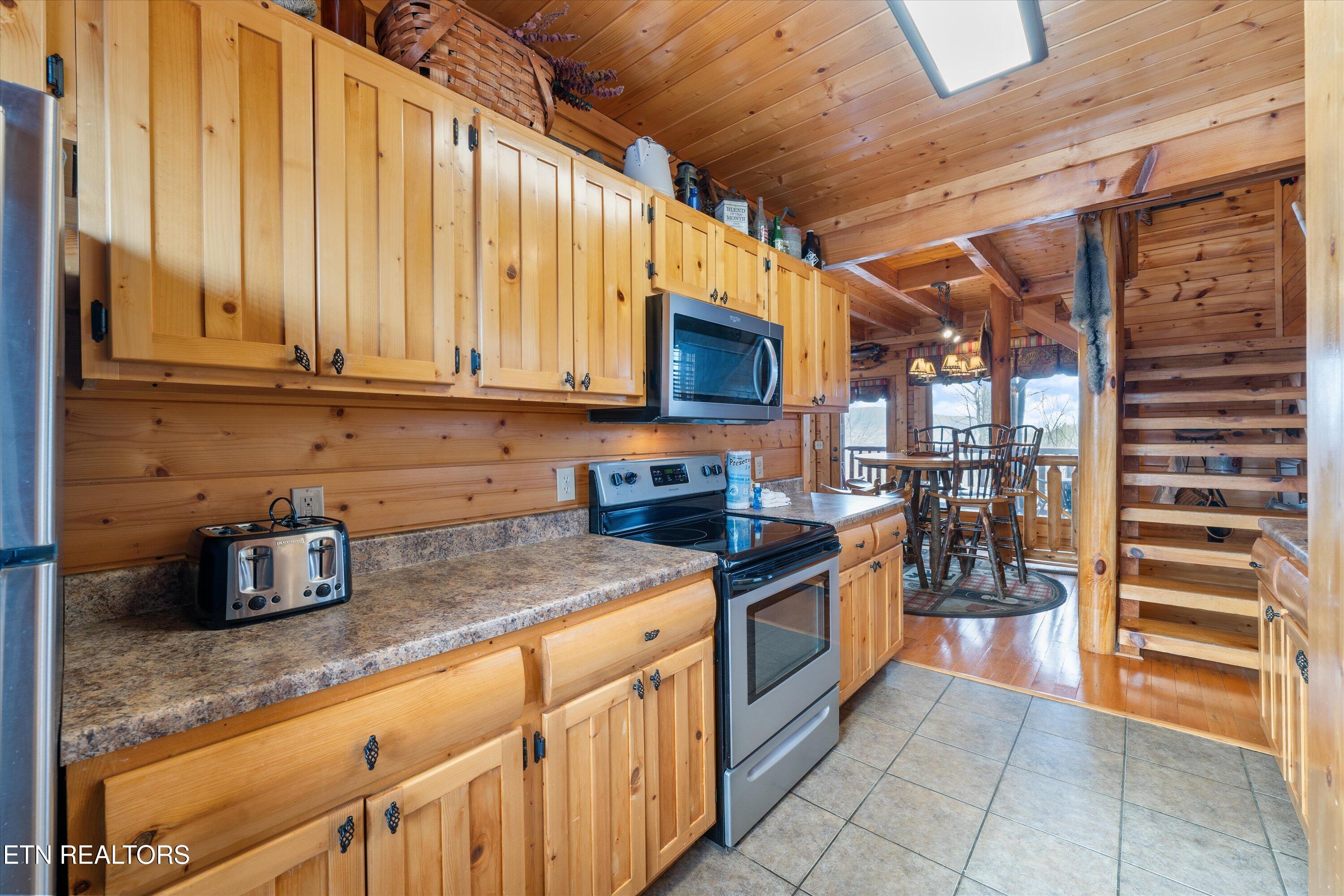 2835 White Oak Ridge Lane