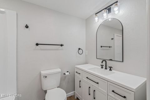 Tiny photo for 902 Summer St, Loudon, TN 37774 (MLS # 1331160)