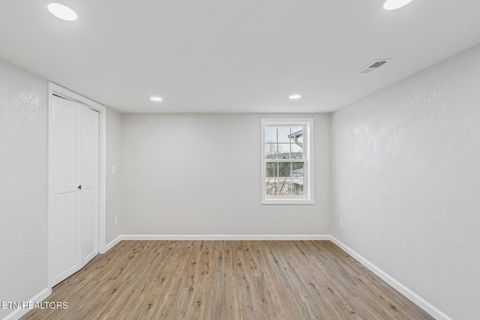 Tiny photo for 902 Summer St, Loudon, TN 37774 (MLS # 1331160)