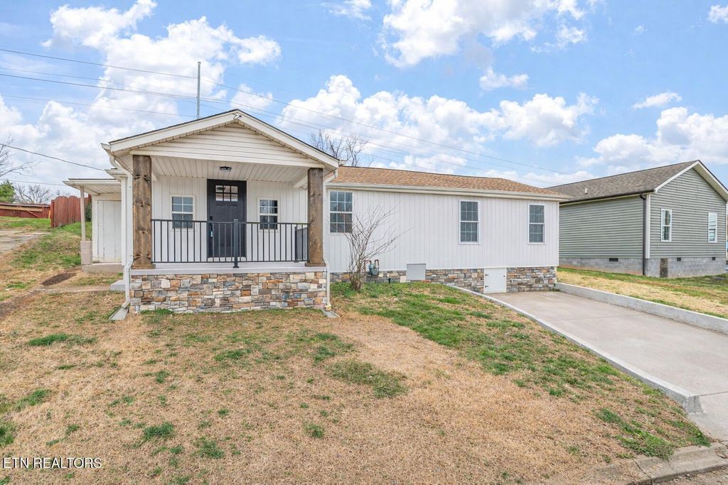 Photo of 902 Summer St, Loudon, TN 37774 (MLS # 1331160)