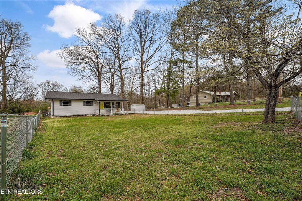 Photo of 983 West Lane, Lenoir City, TN 37771 (MLS # 1333336)