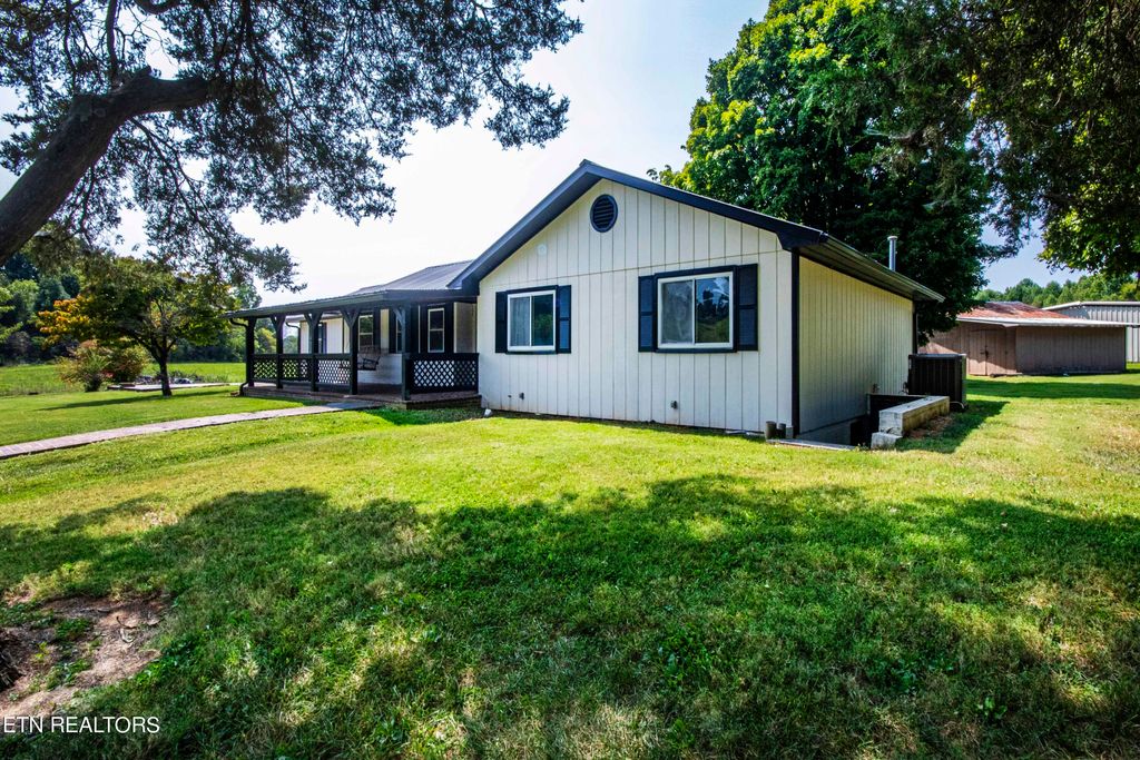 Photo of 2453 Oakland Rd, Sweetwater, TN 37874 (MLS # 1277374)