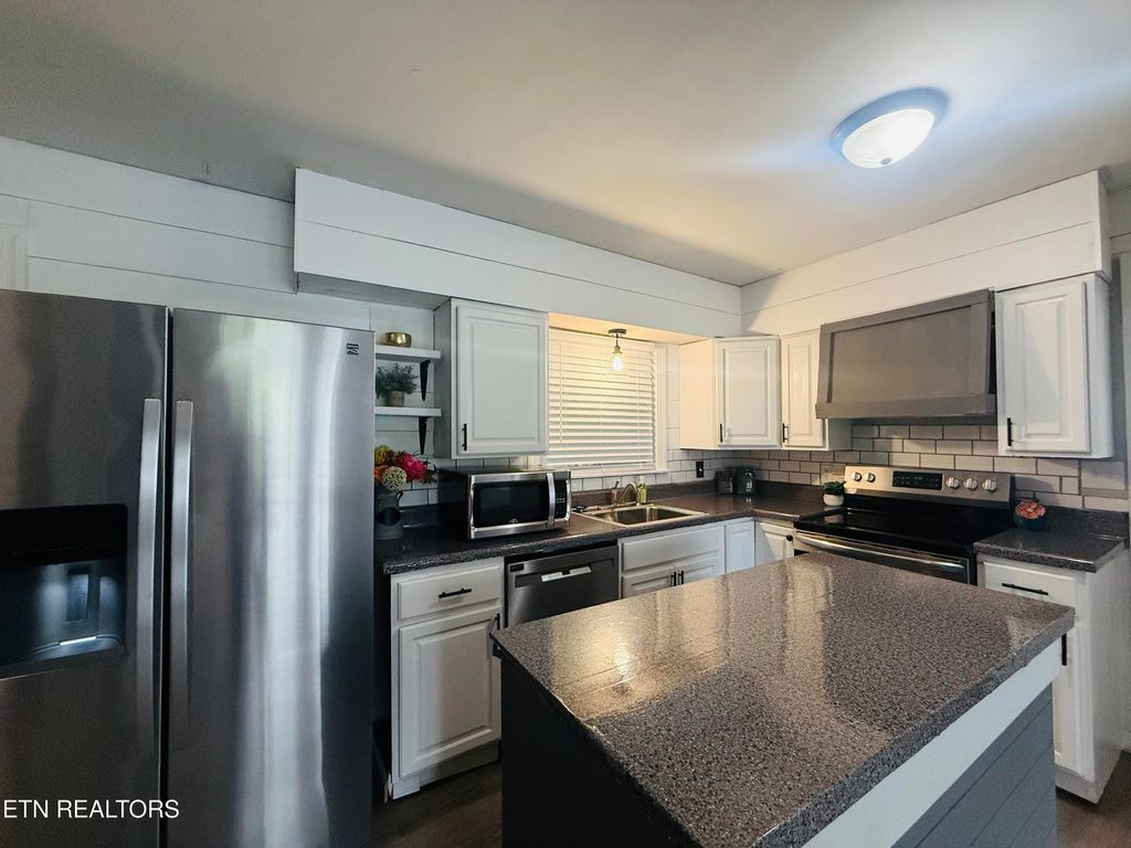 Photo of 650 Robertsville Rd, Oak Ridge, TN 37830 (MLS # 1335016)