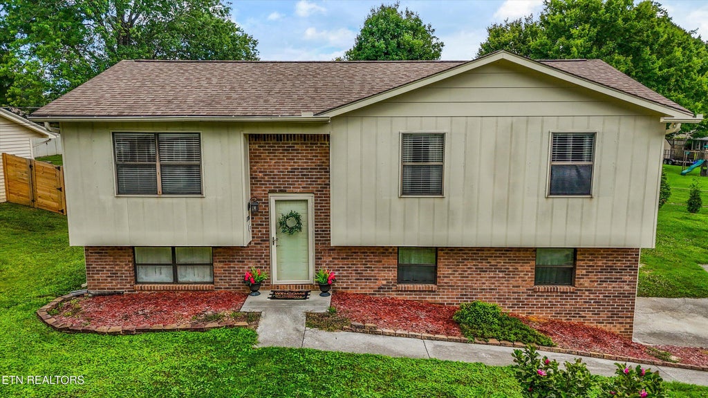 Photo of 1705 Sundrop Drive, Knoxville, TN 37921 (MLS # 1348515)