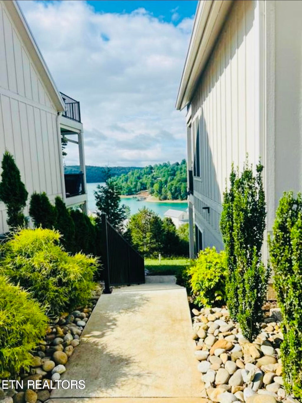 Photo of 134 E Harbor View Lane #B, LaFollette, TN 37766 (MLS # 1354024)