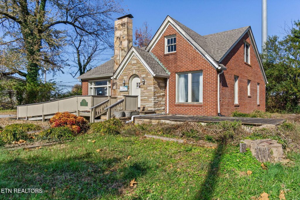 Photo of 796 West Ave, Crossville, TN 38555 (MLS # 1321791)