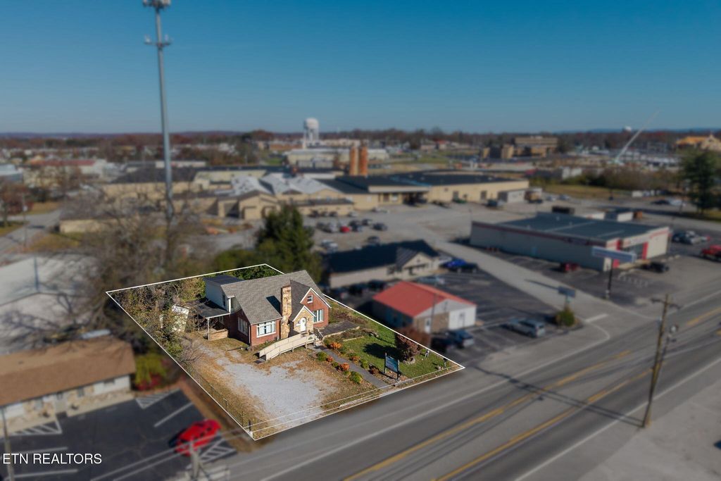 Photo of 796 West Ave, Crossville, TN 38555 (MLS # 1321791)