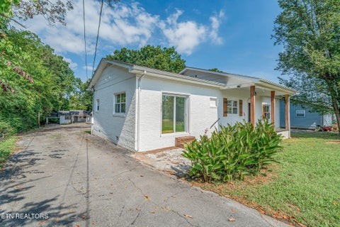 Tiny photo for 19211923 Harvard St, Maryville, TN 37801 (MLS # 1355529)