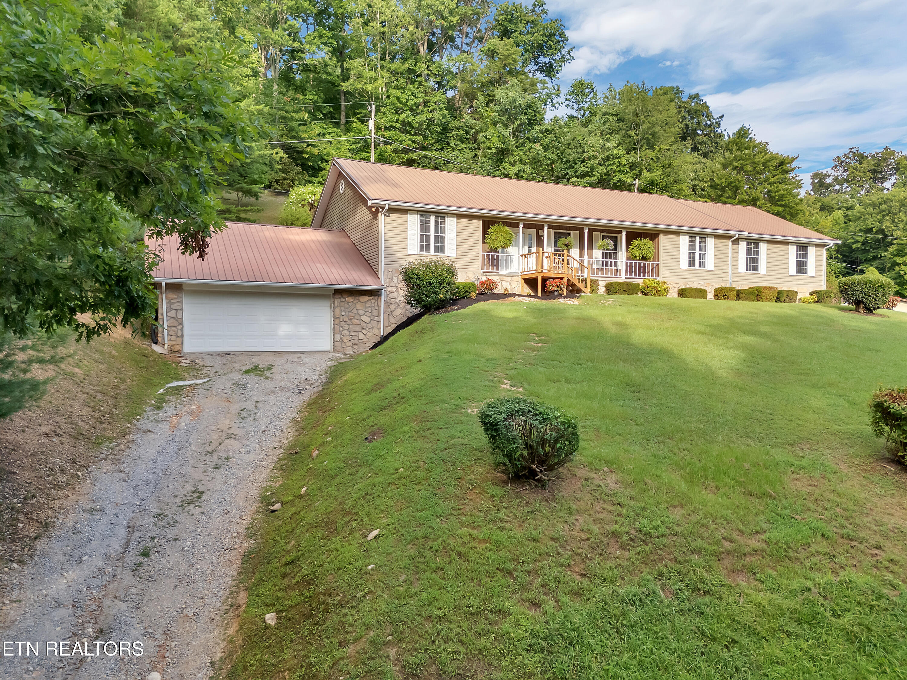 290 Whitaker Hollow Rd