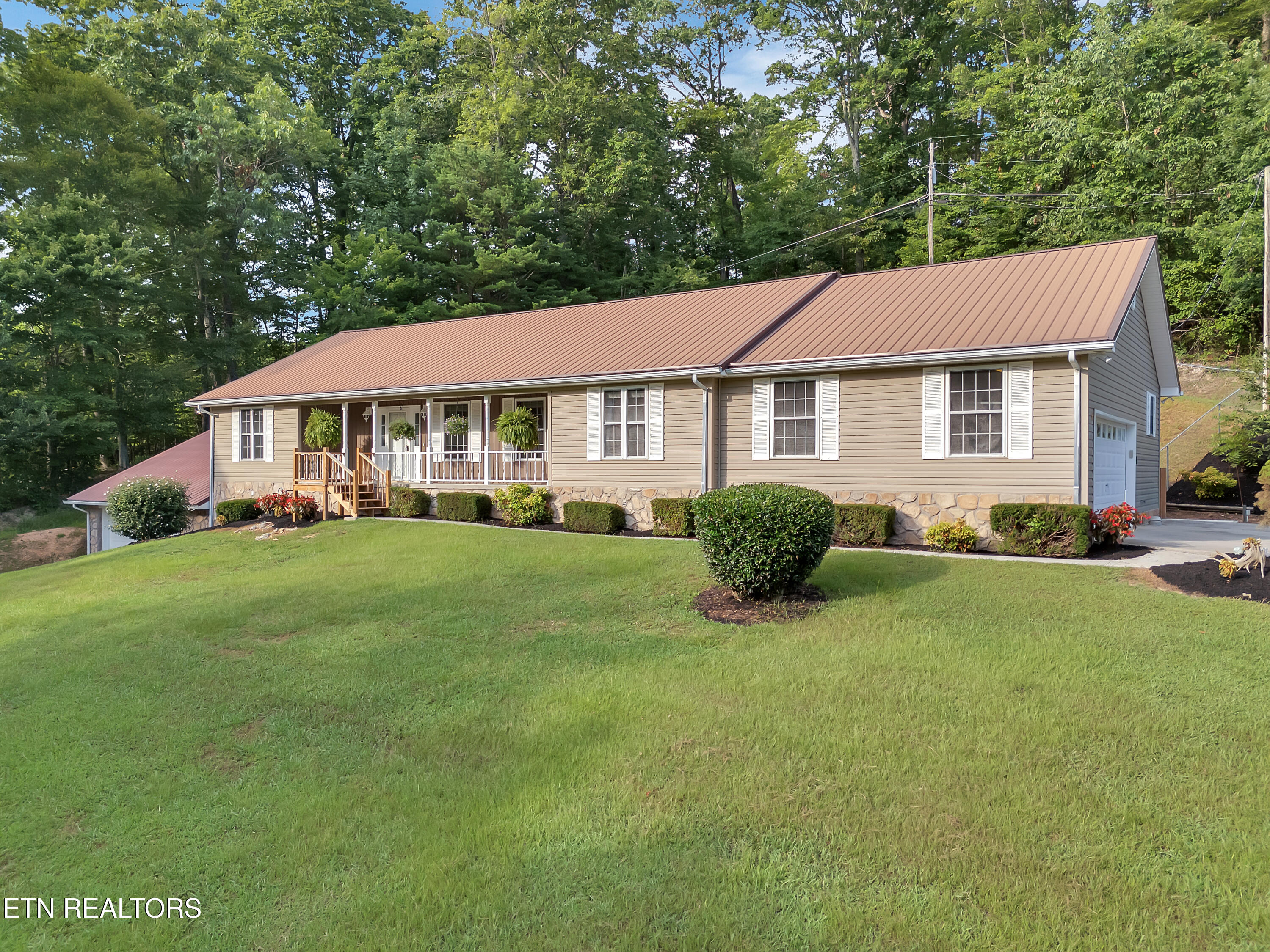 290 Whitaker Hollow Rd