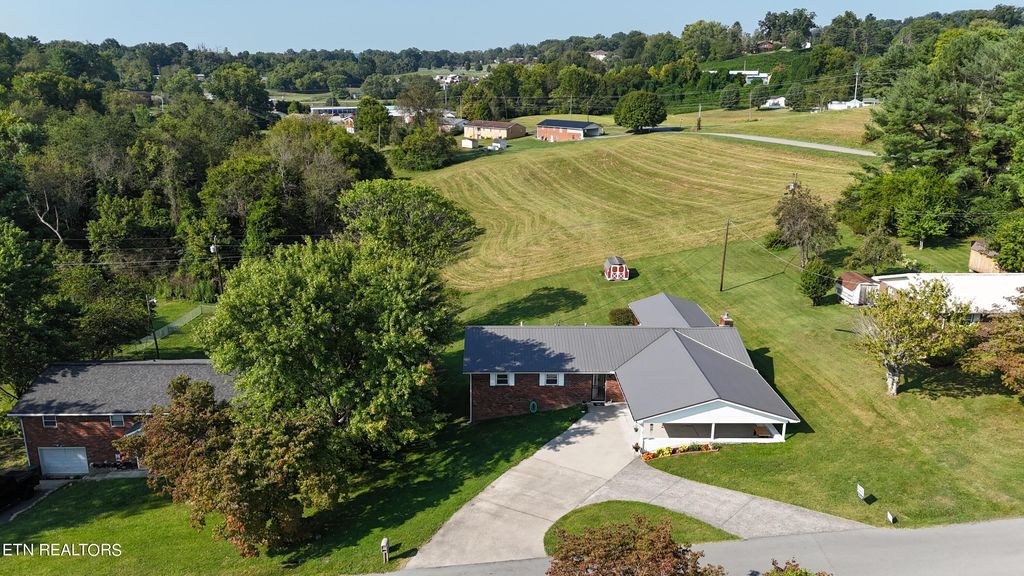 Photo of 2022 Rose Drive, Tazewell, TN 37879 (MLS # 1274335)