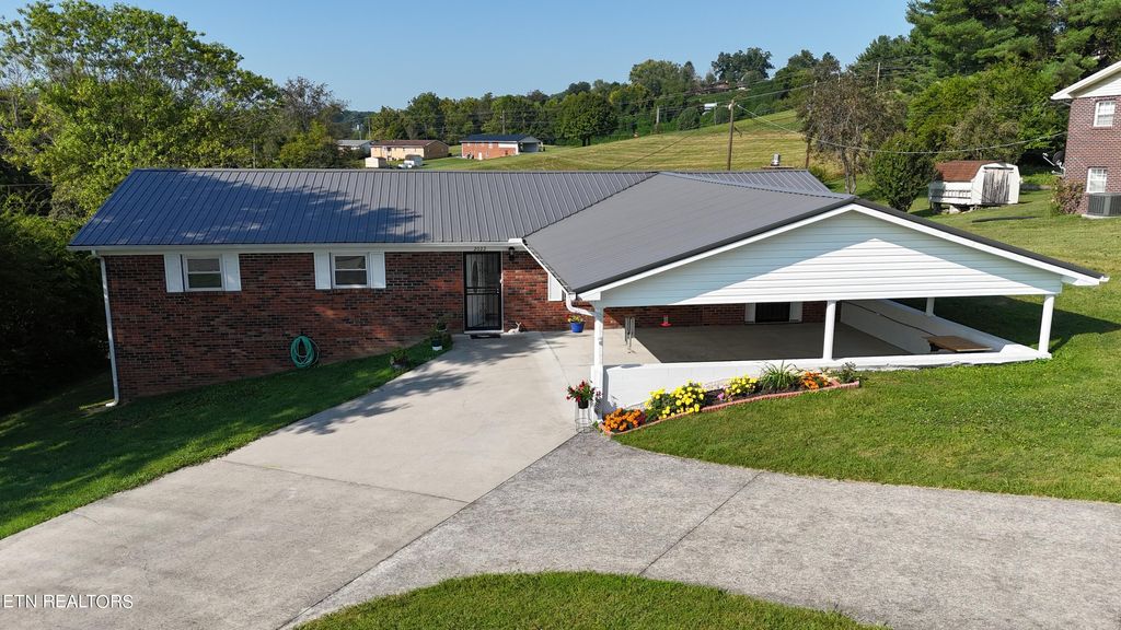 Photo of 2022 Rose Drive, Tazewell, TN 37879 (MLS # 1274335)