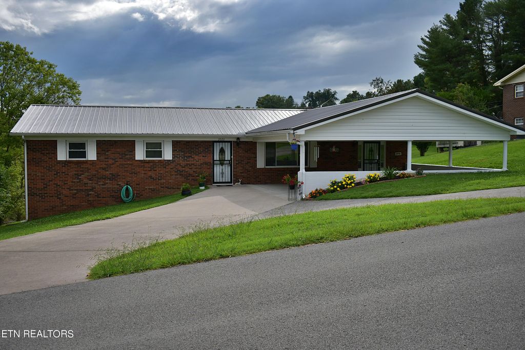 Photo of 2022 Rose Drive, Tazewell, TN 37879 (MLS # 1274335)
