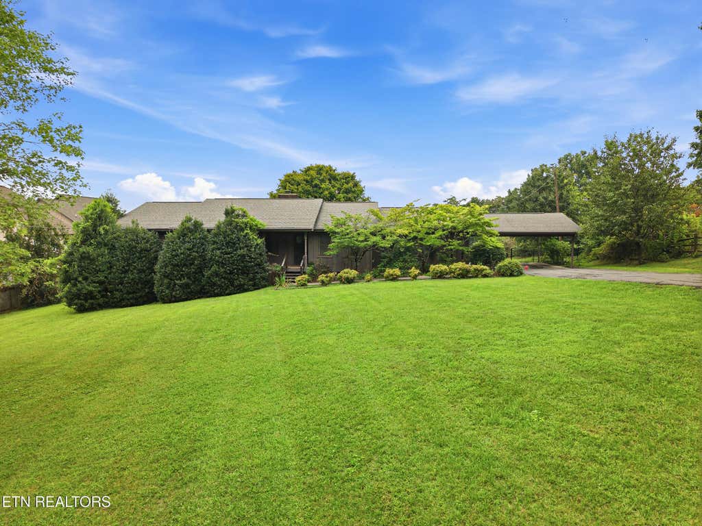 Photo of 8501 Nubbin Ridge Rd, Knoxville, TN 37923 (MLS # 1349500)