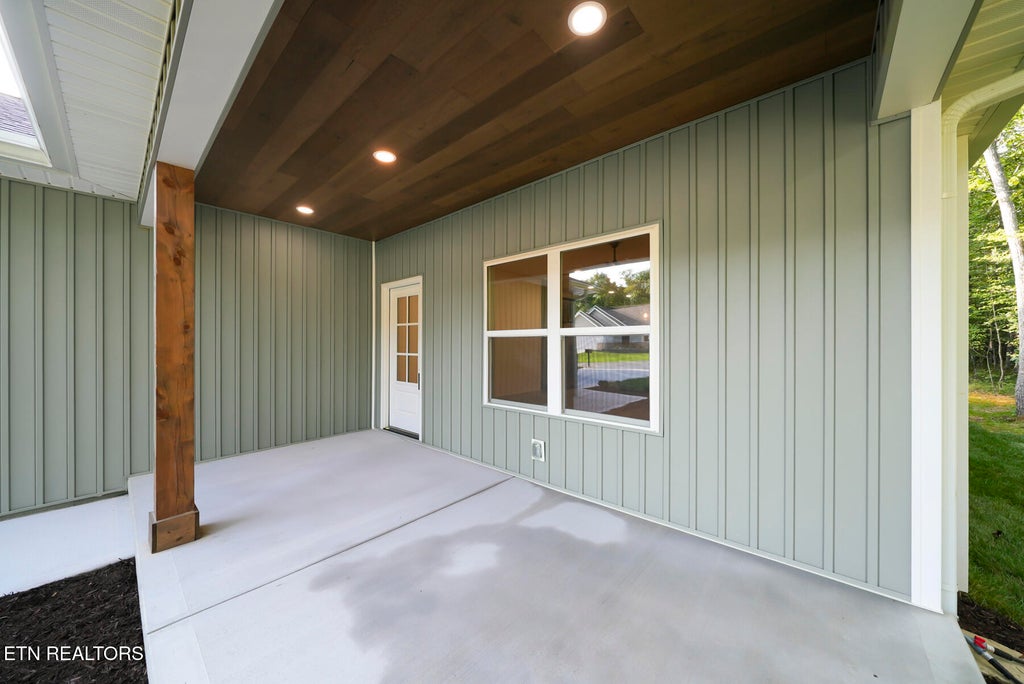 Photo of 387 Saint George Drive, Crossville, TN 38558 (MLS # 1352844)