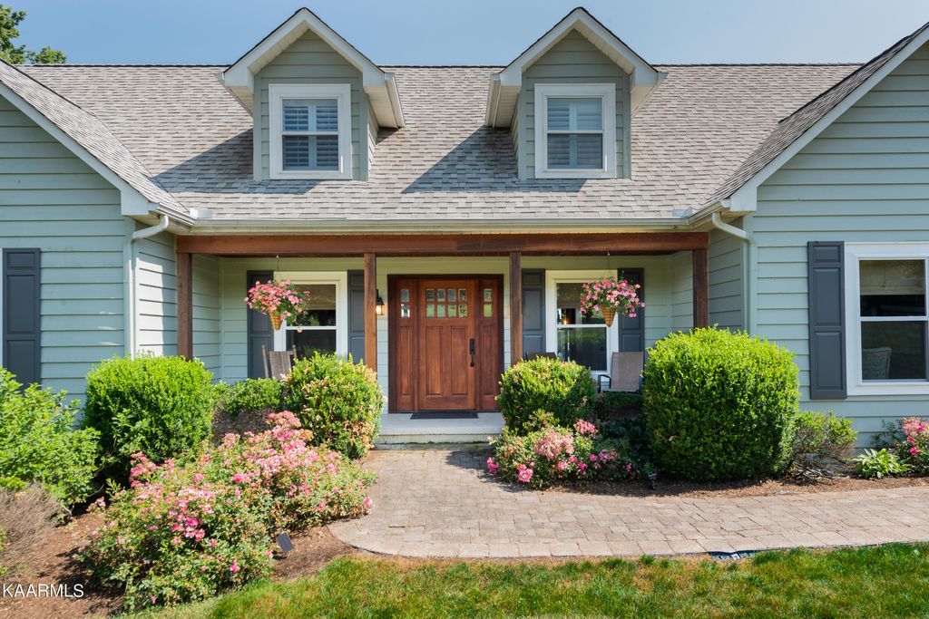 Photo of 4625 Scenic Point Drive, Louisville, TN 37777 (MLS # 1229240)