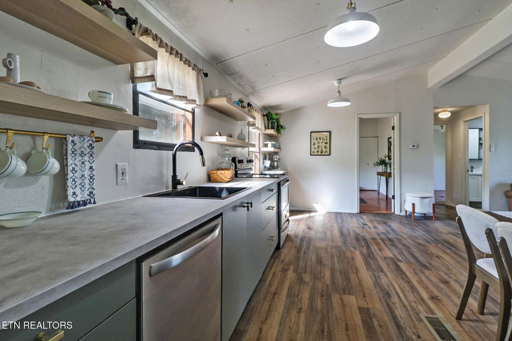 Photo of 540 N Kingston Ave, Rockwood, TN 37854 (MLS # 1307839)