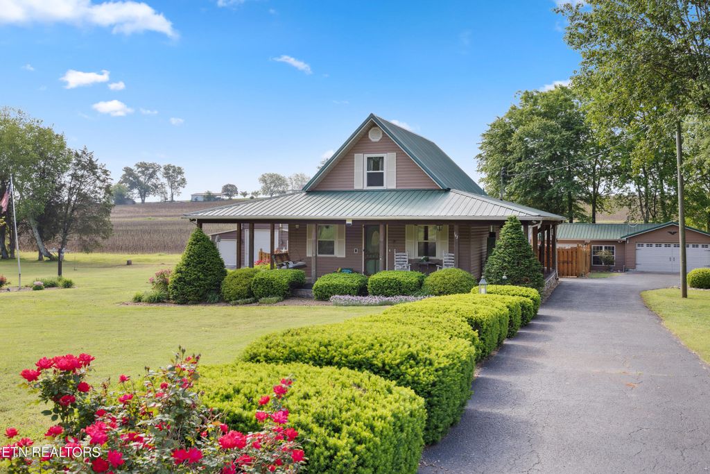 Photo of 143 Cherokee Circle, Madisonville, TN 37354 (MLS # 1299455)