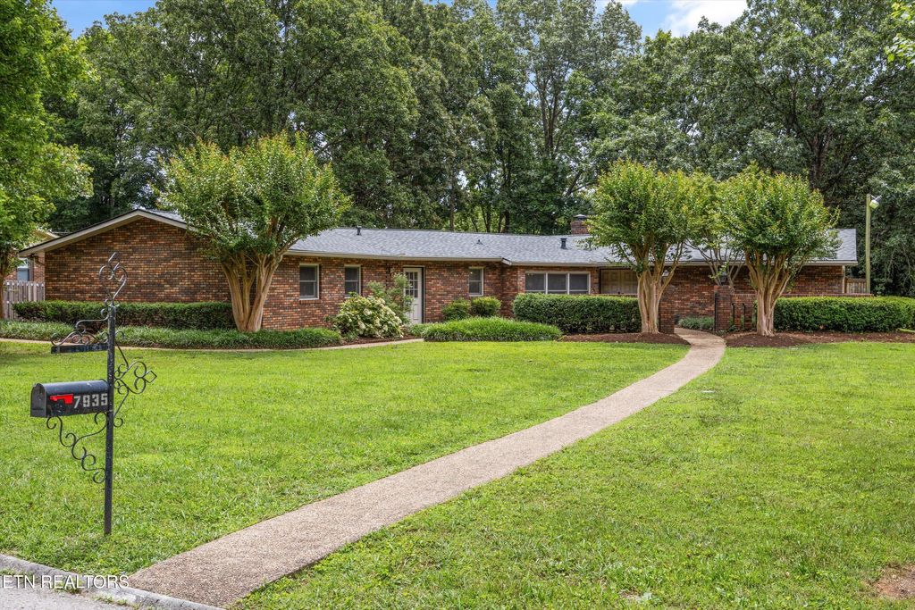 Photo of 7935 Cranley Rd, Powell, TN 37849 (MLS # 1305232)