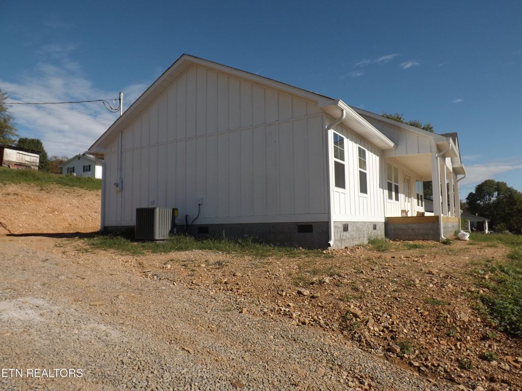 Photo of 324 Wilson Hurst St, Tazewell, TN 37879 (MLS # 1308496)