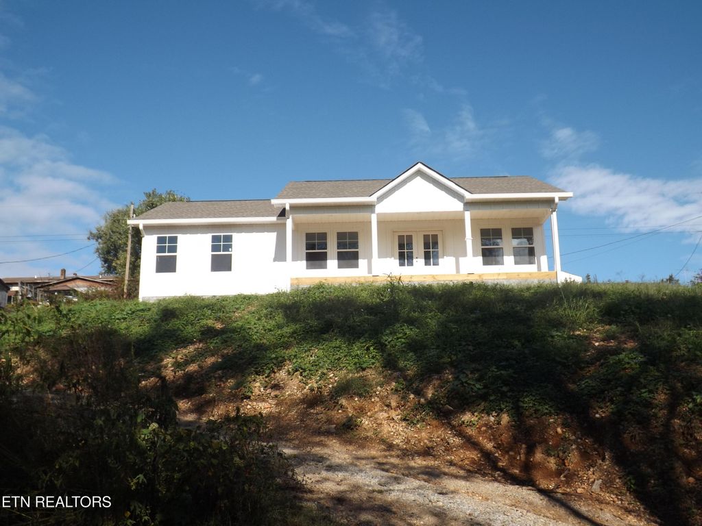 Photo of 324 Wilson Hurst St, Tazewell, TN 37879 (MLS # 1308496)